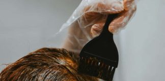 Ovu boju kose žene nakon 50-te moraju zaboraviti – postarava lice za 10 godina