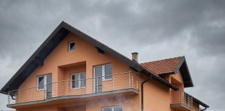 Sin mu je iz Nemačke slao hiljade evra da naprave vilu u selu. Starac je umro u maloj letnjoj kuhinji, željan sina, a ne fasade