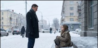 „Ustaj, ne sramoti se!“ — rekao je bogataš siroti koja je molila za milostinju ispred kancelarije i zaposlio je kao negovateljicu svojoj umirućoj ćerki. A kada se vratio nakon nedelju dana iz poslovnog puta, ostao je zapanjen od šoka… 😲😲😲