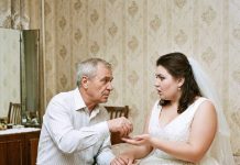 Bekstvo u venčanici: koju istinu o porodici svog muža je saznala mlada, primivši novac i naređenje da nestane.