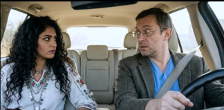 Požurivši na operaciju, hirurg je povezao Ciganku sa bebom. Ona je šapnula: „Ne reži, proveri analize bogataša još jednom.“ A setivši se njenih reči, u operacionoj je stao, pogledao papire i ZANEMEO… 😲😲😲