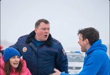 Bahati inspektor mi je uzeo vozačku dok sam vozio trudnu ženu u bolnicu — godinu dana kasnije uradio sam nešto zbog čega se gorko pokajao