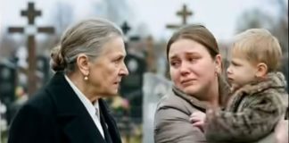 Bogata žena je došla na počivalište svog sina i tamo primijetila stranca u suzama koji je držao u naručju malog dječaka. Kada je prišla bliže, samo je UHVAĆENA u šoku… 😲😲😲