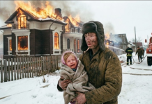 Tinejdžer beskućnik spasio je djevojčicu iz zapaljene kuće, rizikujući njen život. Nakon 10 godina došao da se zaposli i UMRE kada je vidio OVU sliku na stolu kod šefa………. 😲😲😲