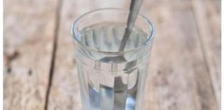 AKO VAM SE STALNO DEŠAVAJU LOŠE STVARI: Čašu vode napunite ovim i ostavite da stoji 24 sata! PREPOROD!