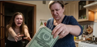 Nakon sahrane dede, pronašla sam njegovu štednu knjižicu. Mama je bacila u smeće: „To je smeće. Trebalo je to sahraniti zajedno s njim.” Ja sam tiho uzela knjižicu i otišla u banku. Direktor je zastao: „Pozovite policiju — ne pomerajte se!”… 😲😲😲