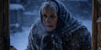 U dva sata ujutro otvorila sam vrata nepoznatoj starijoj ženi s štakom i ogromnom torbom, iako sam bila sama u kući s četvoro djece – a ujutro me čekao pravi užas 😢😨