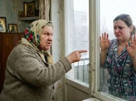 “Zaključana na balkonu: Šokantni obrt nakon 40 minuta na zimi!”