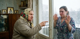 “Zaključana na balkonu: Šokantni obrt nakon 40 minuta na zimi!”