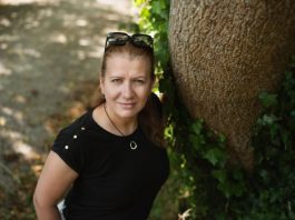 Nakon što sam sahranila muža u njegovim stvarima sam pronašla USB koji mi je promenio život: Ono što sam otkrila ne bi poželela ni najgorem neprijatelju