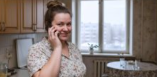 „Olička, uplata nije došla! Možda je neki problem u banci? Proveri, molim te!“ — zabrinuto je govorila svekrva na telefonu. Nasmešila sam se: „Pogledajte kroz prozor i saznaćete.“ Od onog što je videla, svekrvi su se podigle kose na glavi… 😲😲😲