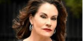 Uhvatila sam sina kako me potajno gleda dok se tuširam – a zatim sam odlučila da mu dam što traži……