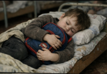 Dijete u vrtiću stalno je spavalo sa torbicom u rukama, a kada je vaspitačica saznala razlog, bila je šokirana… 😲😲😲