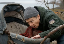 Čovjek je pronašao prljava kolica na deponiji, a kada je počeo čistiti, vrisnuo je od onoga što je vidio… 😲😲😲