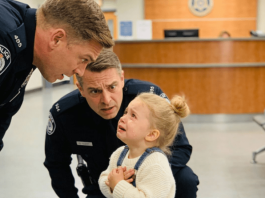 Devojčica došla u policiju da prizna „zločin“ – ono što je rekla rasplakalo je sve prisutne