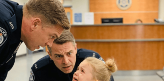 Devojčica došla u policiju da prizna „zločin“ – ono što je rekla rasplakalo je sve prisutne