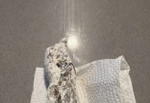 Pronašla sam nešto čudno u pakovanju brašna: odlučila sam otvoriti celofan da vidim šta je unutra… i kada sam shvatila šta je, bila sam potpuno šokirana.