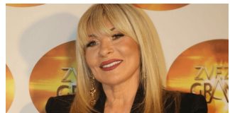 Nije joj dugo trebalo da PREBOLI njegovu smrt!!SUZANA JOVANOVIĆ uhvaćena u ZAGRLJAJU našeg popularnog pjevača!!!