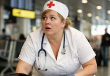 “I treba da proveriš svoju ruku! » – iznenada sam čuo glas iza leđa bolničara hitne pomoći, kako dolazi na poziv na aerodrom. I nakon što sam pogledao ko je ovo savjetovao, zaledio sam se…………… 😲😲😲