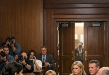 Služavka, koja je dvanaest godina služila uticajnoj porodici, optužena je da je ukrala smaragd u neprocenjive vrijednosti…..