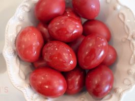 Samo Grci znaju da ofarbaju jaja u vatrenocrveno: Ovo je njihova caka za lako ljuštenje kore, ali i za jarku boju koja traje