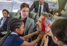 SiromaĆĄna crna djevojÄica od 12 godina spasila je milijunaĆĄa u avionu nakon ĆĄto je doĆŸivio moĆŸdani udar â ali ono ĆĄto joj je zatim ĆĄapnuo natjeralo ju je da zaplaÄeâŠ