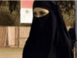 Na glavi burka, a dole haos, bruka i sramota: Ova djevojka je postala viralni hit, dobro pogledajte donji dio slike, auu