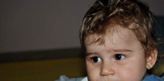 AUTIZAM SE NE POJAVLJUJE PREKO NOĆI: Ovi sitni signali u ponašanju djeteta prvi su alarm