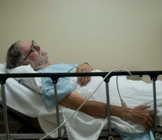 MUŠKARAC SE PROBUDIO I SHVATIO DA GA NEŠTO SVE VRIJEME GRIZE: Ubrzo preminuo u najgorim mukama