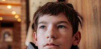 Majka ga odmah nakon rođenja bacila u kontejner: Uzeo ga čovek iz gradske čistoće, nakon 12 godina desilo se ono što nije mogao da sanja