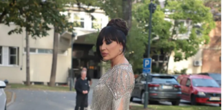 Ceca kao boginja stigla na venčanje o kojem bruji zemlja: Ali ovaj put je imala pratnju!!Pogledajte ko je muškarac uz kojeg Ceca ne skida osmijeh s lica!!!!