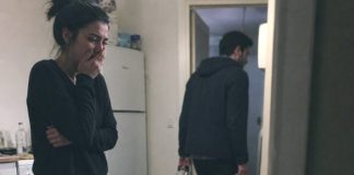 Muž je ubacio moj pozitivan test za trudnoću u čašu vode i rekao: “Neka se namoči, kao i tvoja laž. Ja sam napravio vazektomiju.”