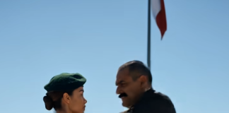 Pukovnik sa nadimkom Hammer, kojeg su se svi bojali na vojnoj akademiji, ponizio mladu regrut i prisilio je na koljena pred cijelom kompanijom… ali kada je djevojka tiho izvukla OVO iz svog džepa, cijela parada se zaledila u šoku 😳