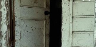 „Mojoj deci i meni je misteriozni stranac ostavljao hranu pred vratima — a onda sam pronašla upaljač svog pokojnog muža“