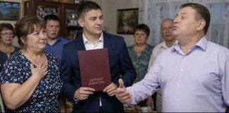 20 godina odgajam nezakonitog sina svog muža. Kada je magistrirao, njegov muž je rekao: “Hvala ti što brineš o sinu moje ljubavnice! » Ali bio je slomljen kada je čuo šta mu je sin rekao……… 😲😲😲