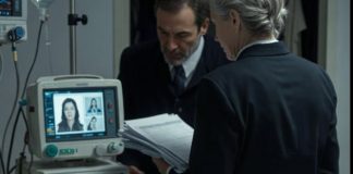 😱🥹⚠️ MUŽ ME SVAKU NOĆ DROGIRAO „KAKO BIH BOLJE UČILA”… ALI JEDNE NOĆI SAM SE PRETVARALA DA SAM PROGUTALA TABLETU I OSTALA NEPOMIČNA. MISLIO JE DA SPAVAM. U 2:47 UJUTRO UŠAO JE S RUKAVICAMA, KAMEROM I CRNOM BILJEŽNICOM. Nije me dotaknuo s ljubavlju. Podigao mi je kapak i šapnuo: „Sjećanje se još nije vratilo.” 🥶🥹⚠️