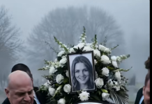 Na sahrani mlade žene, četiri jaka muškarca su se borila da podignu njen kovčeg i skoro ga ispustili zbog njegove čudne težine. Kada je muž pogođen tugom zatražio da se kovčeg odmah otvori, ono što je pronađeno unutra ispunilo je sve prisutne istinskim užasom 😨