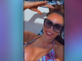 CECA RAŽNATOVIĆ IZGLEDA KAO SVEMIRSKI BROD U EGZOTIČNOM BIKINIJU Snima se u Španiji pije pivo u društvu NOVOG partnera: Nakon što je vidjela majku u zagrljaju novog muškarca Anastasija napravila neviđeni skandal(Video)