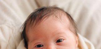 Kad se moja beba rodila s Downovim sindromom, potpisala sam papire da ga ostavim u bolnici… Ali dok sam odlazila, medicinska sestra potrčala je za mnom i rekla jednu rečenicu zbog koje sam se ukočila na mjestu
