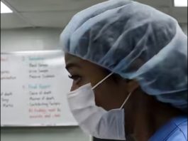 Tijelo šefa mafije donešeno je u mrtvačnicu samo sat vremena ranije, a doktorica se već spremala da napravi prvi rez kada je iznenada primijetila nešto neobično. Ono što se zatim desilo ostavilo je cijelu bolnicu u šoku… 😱