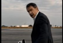 Milijarder se spremao da se ukrca u svoj privatni avion kako bi odletio na važan sastanak sa svojim poslovnim partnerima kada je njegov pas iznenada počeo očajnički la Samo minut kasnije, desilo se nešto što je navelo da svi shvate zašto se pas ponašao tako čudno. 😱 😱
