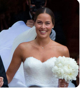 ANA IVANOVIĆ SE UDAJE ,POGELDAJTE KAKAV JE SKANDAL ŠVAJNI NAPRAVIO KAD JE VIDIO KO JE U PITANJU: A i vi ćete ostat u šoku!!! Švani mu nije ni do koljena!!!!Ana je ubola jakpot (FOTO)