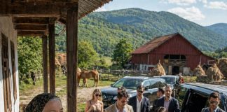 Kupila sam seosko imanje kako bih mirno provela mirovinu, ali moj je sin htio dovesti cijelu ekipu i rekao mi: „Ako ti ne odgovara, vrati se u grad.” Nisam rekla ništa. Ali kad su stigli, vidjeli su iznenađenje koje sam im pripremila.
