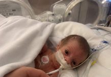 Nakon 11 godina pokušavanja napokon se rodila naša kći — a onda smo saznali da ima Hutchinson-Gilfordov sindrom progerije. Moj muž rekao je da ne može odgajati dijete koje bismo mogli izgubiti tako mlado… a ja sam donijela odluku koju si još uvijek ne mogu oprostiti