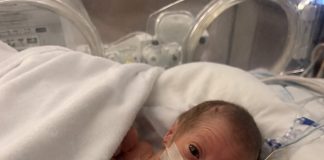 Nakon 11 godina pokušavanja napokon se rodila naša kći — a onda smo saznali da ima Hutchinson-Gilfordov sindrom progerije. Moj muž rekao je da ne može odgajati dijete koje bismo mogli izgubiti tako mlado… a ja sam donijela odluku koju si još uvijek ne mogu oprostiti