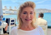 Suzana Mančić se skinula u sedmoj deceniji! TIJELO BEZ FILTERA I UREĐIVANJA! “Sve staro, visi, kako je nije stid unučadi i djece…” Suzana Mančić se skinula u sedmoj deceniji! TIJELO BEZ FILTERA I UREĐIVANJA! “Sve staro, visi, kako je nije stid unučadi i djece…” - featured image