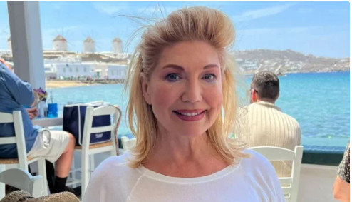 Suzana Mančić se skinula u sedmoj deceniji! TIJELO BEZ FILTERA I UREĐIVANJA! “Sve staro, visi, kako je nije stid unučadi i djece…” - featured image Suzana Mančić se skinula u sedmoj deceniji! TIJELO BEZ FILTERA I UREĐIVANJA! “Sve staro, visi, kako je nije stid unučadi i djece…” - featured image