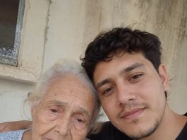 Moj se unuk oženio u listopadu… Nisam bila pozvana. Ali onda sam na njegovoj fotografiji s vjenčanja ugledala nešto zbog čega mi je srce stalo…