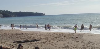 Panika kod Sutomora, JEZIVO MORSKO STVORENJE sledilo kupače!SVI PREDTRAVLJENI POBJEGLI SA PLAŽE GLAVOM BEZ OBZIRA!!!