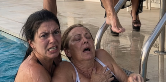 Bahata žena naredila da svekrvu drže u hotelskom bazenu — nije znala da pred njom stoje vlasnica lanca i prava supruga njenog „muža“